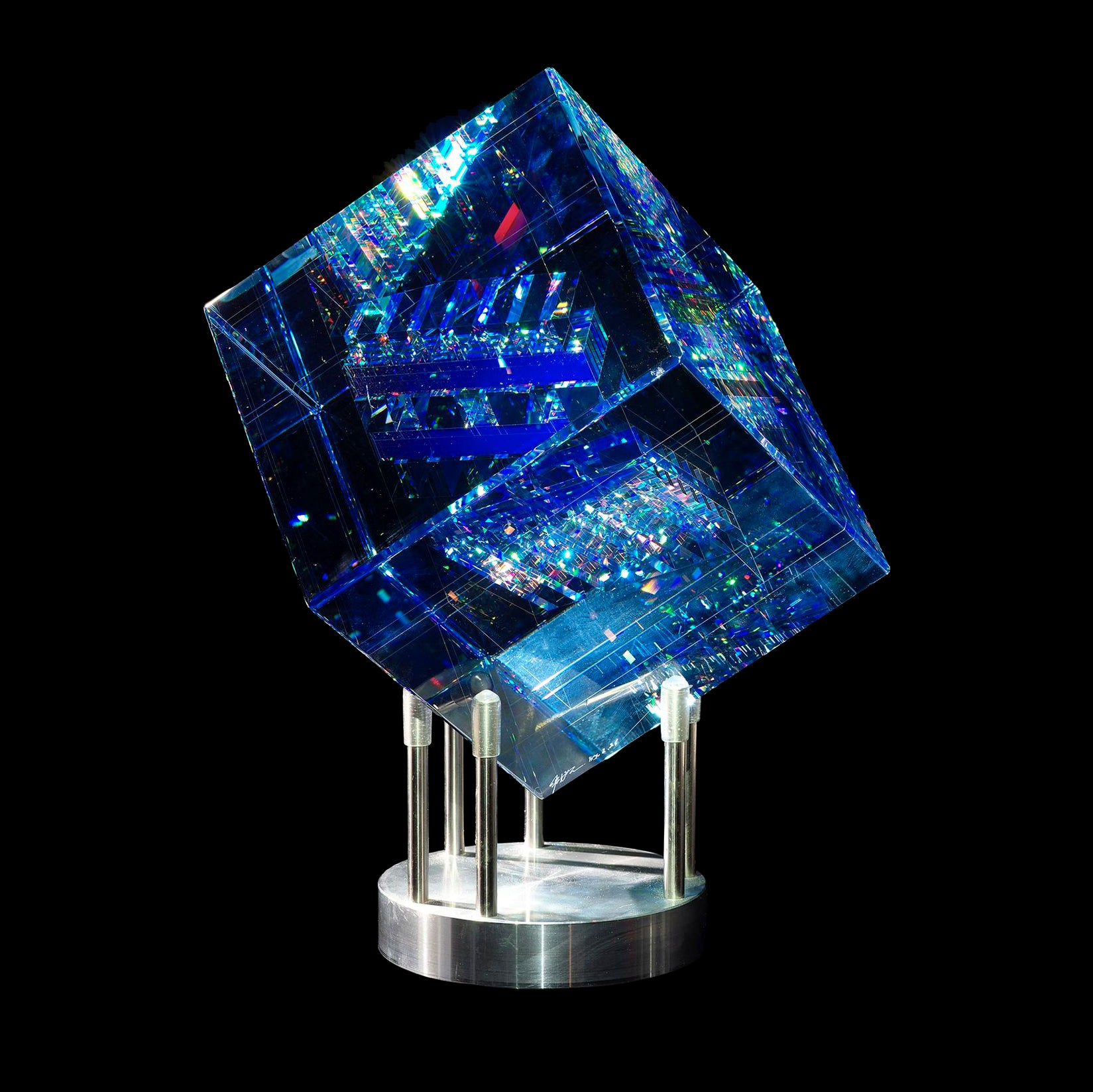 Momi Cube 5